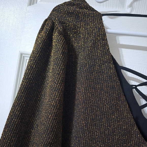 Gimmicks by BKE Floral Embroidered Brown & Gold Metallic Top, Deep V-Neck, EUC! - Picture 7 of 9